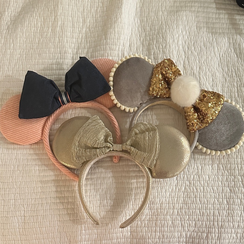 Set of 3 excellent condition Disney Parks Mickey/Minnie ears headbands